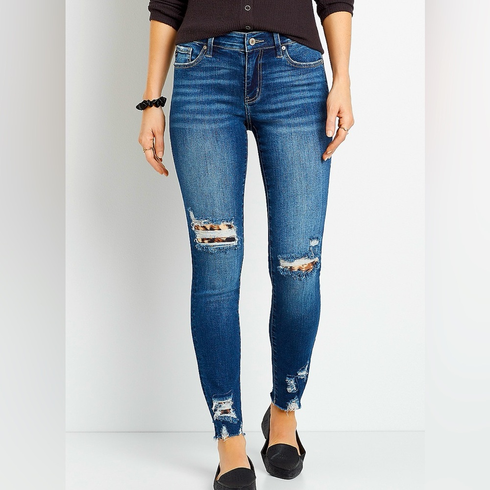 Like NEW — KanCan™ Skinny Mid Rise Leopard Backed Ripped Jean size 27